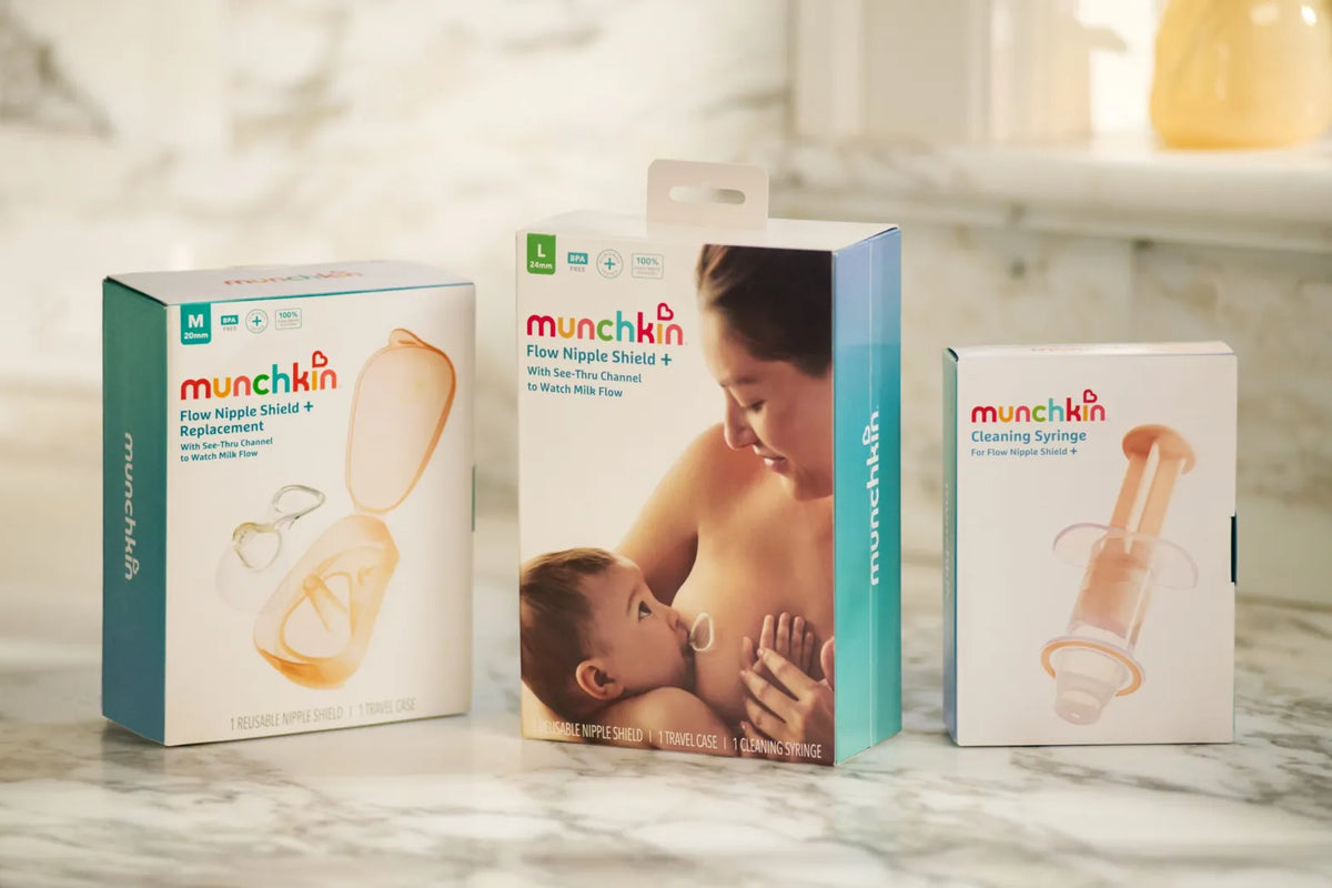 Gama de productos de lactancia Munchkin en sus cajas